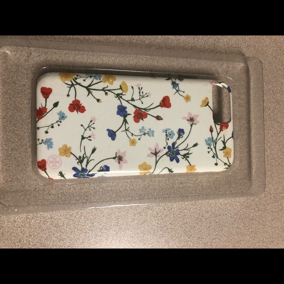 Authentic Tory Burch iPhone 7 hard shell case - Picture 2 of 5
